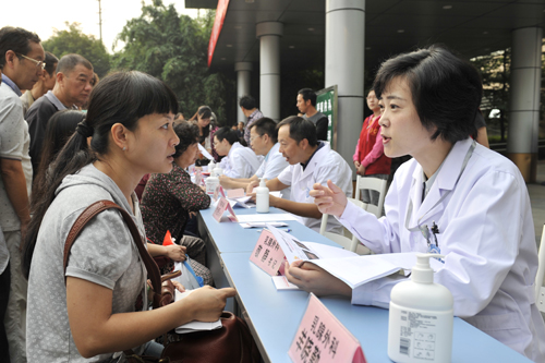 深入开展党的群众路线教育实践活动华西医院举办服务百姓健康行动大型